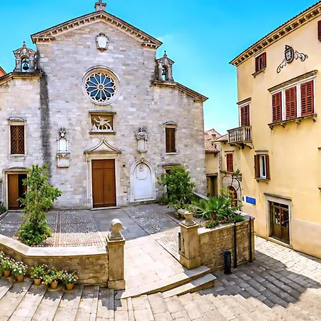 Vila Leo Cavea *